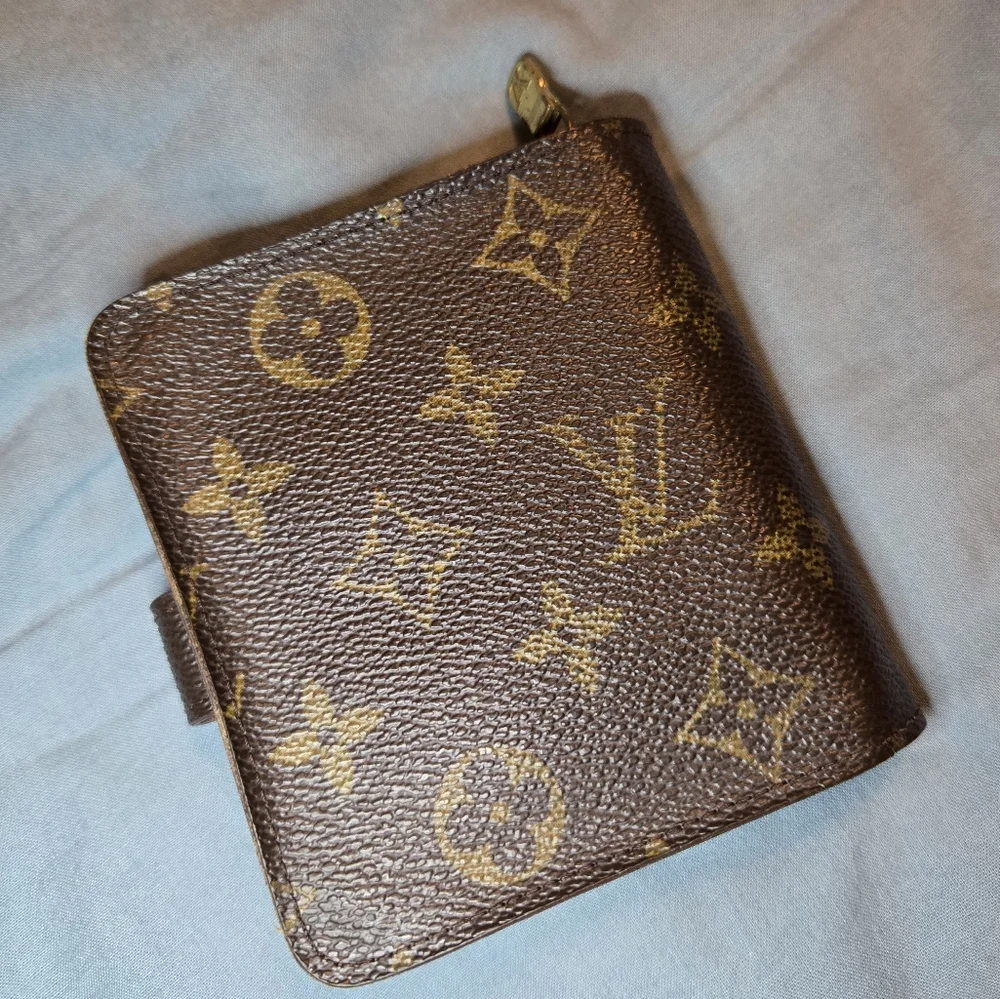 Vintage Louis Vuitton Monogram Wallet - Picture 2 of 10